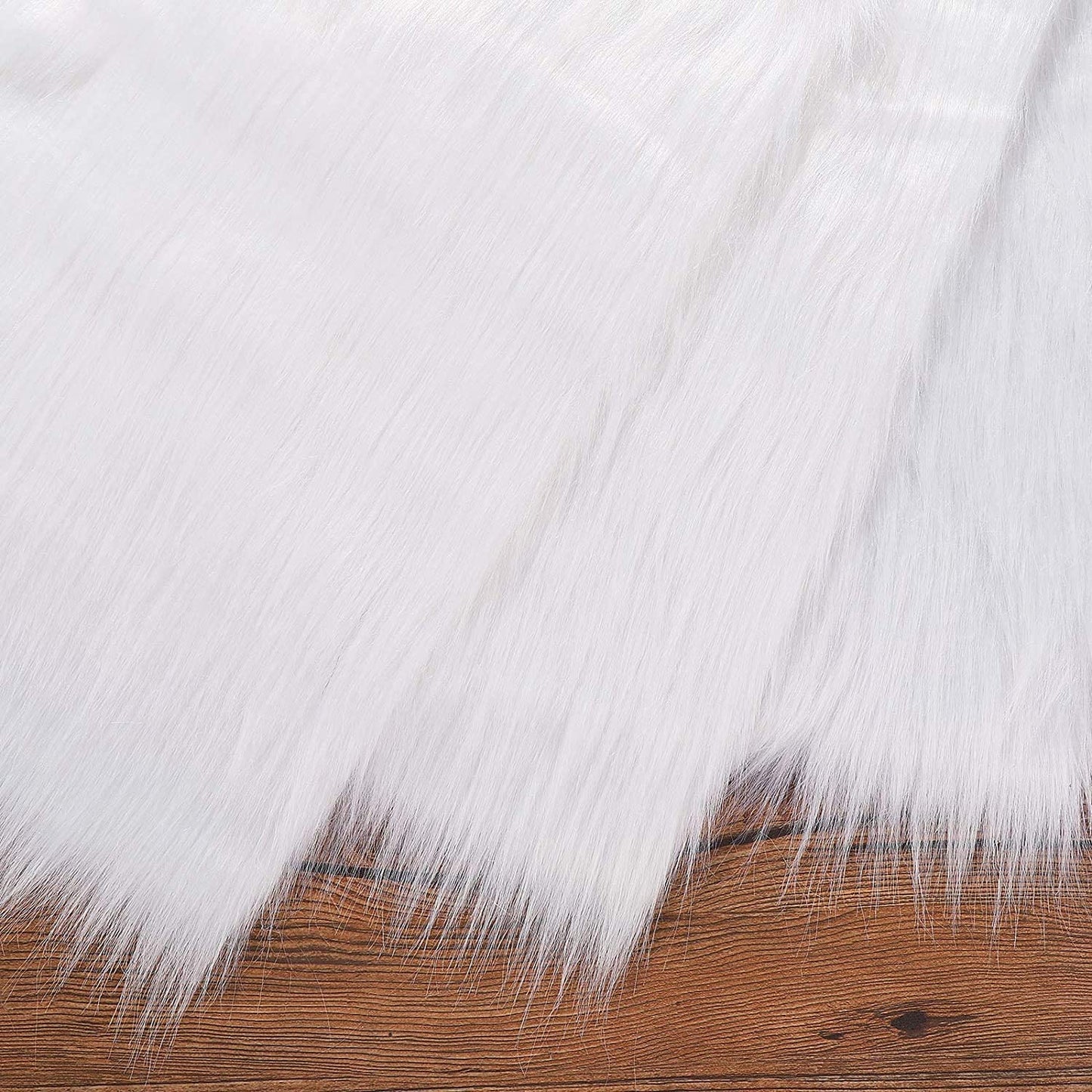 60" Wide Shaggy Faux Fur Fabric (White, 1 Yard)
