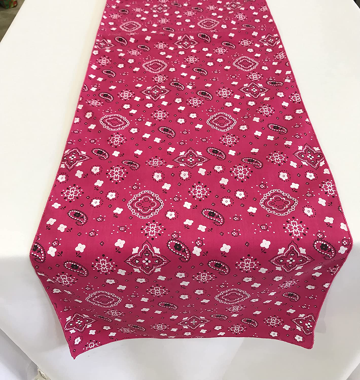 Bandanna Print Poly Cotton Table Runner (Fuchsia,