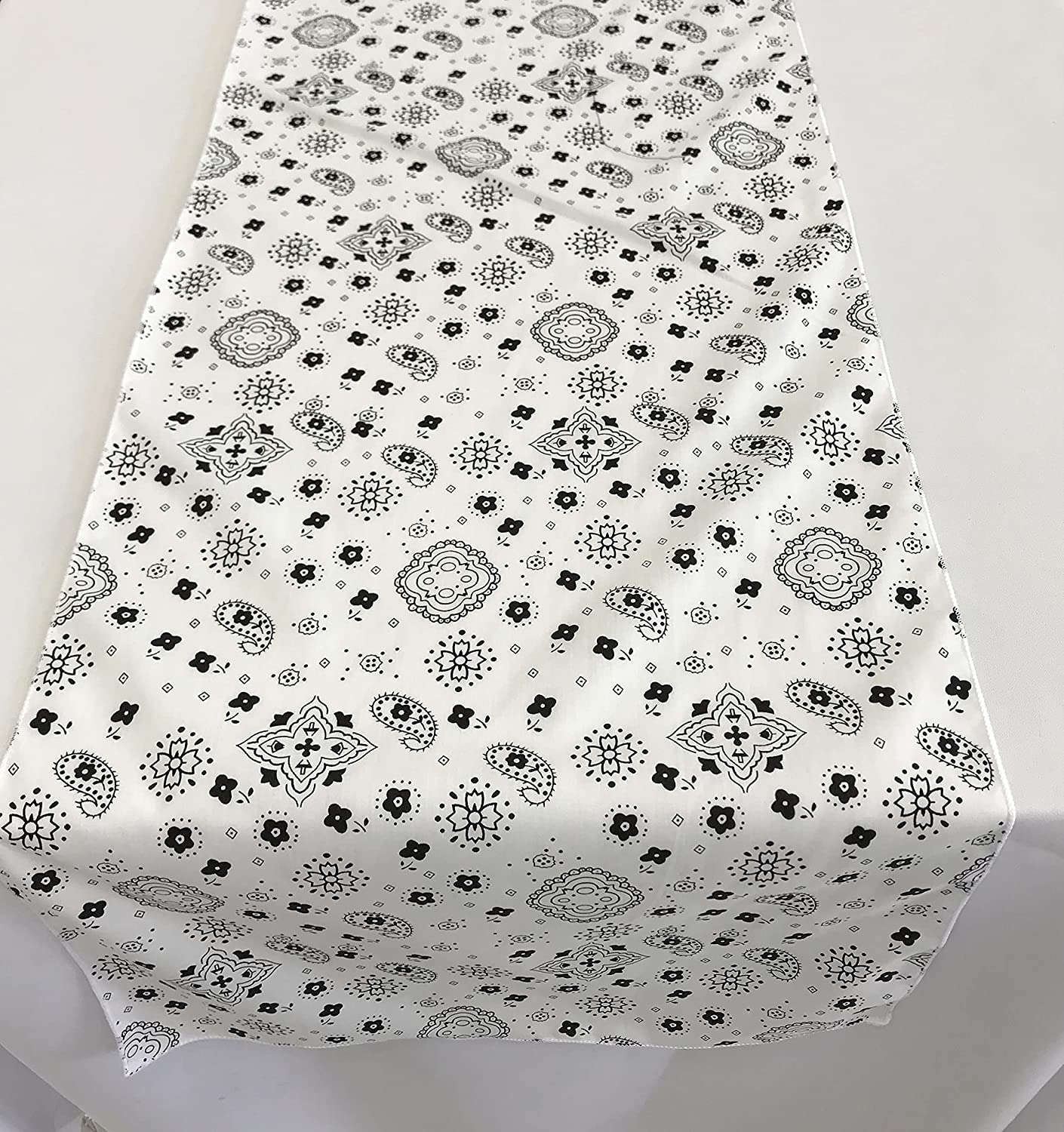 Bandanna Print Poly Cotton Table Runner (White,